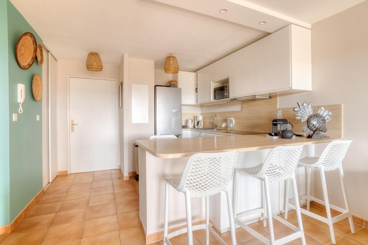 Joli 2 pièces avec parking gratuit sur place Bormes-les-Mimosas Extérieur photo